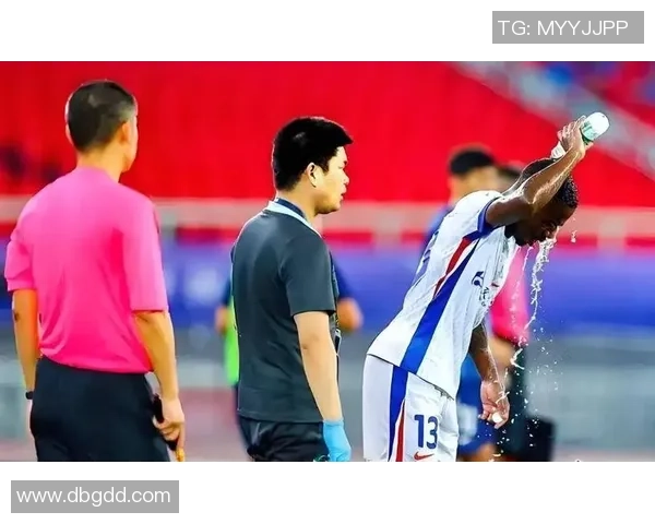 南通队后卫因战术犯规被红牌罚下决赛局势瞬息万变